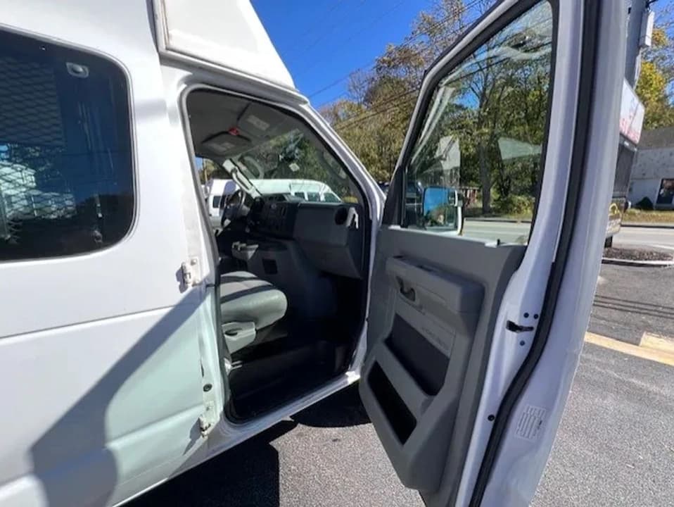 2014 Ford E250 ADA Passenger Van - Image 8