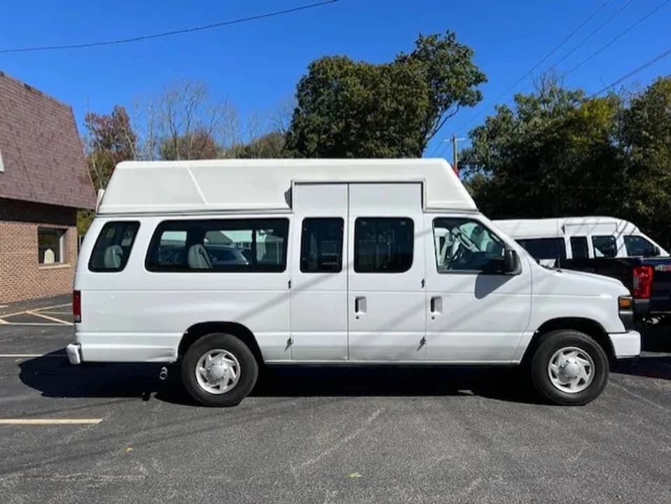2014 Ford E250 ADA Passenger Van - Image 3