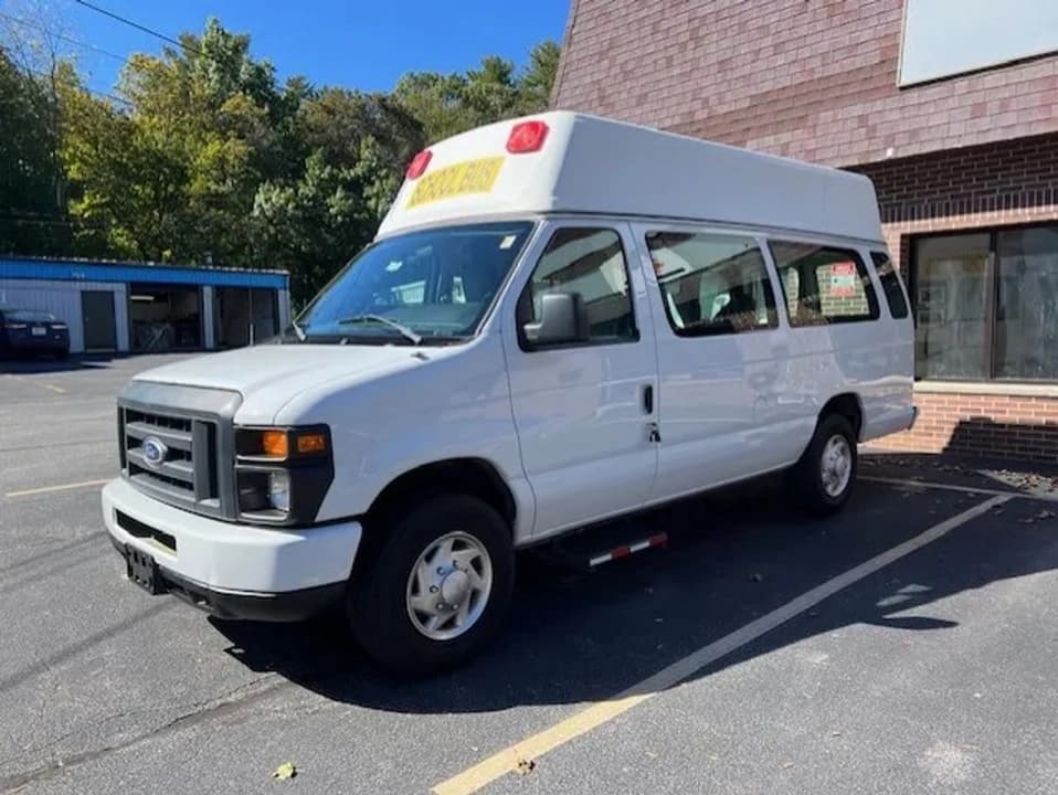 2014 Ford E250 ADA Passenger Van - Image 4