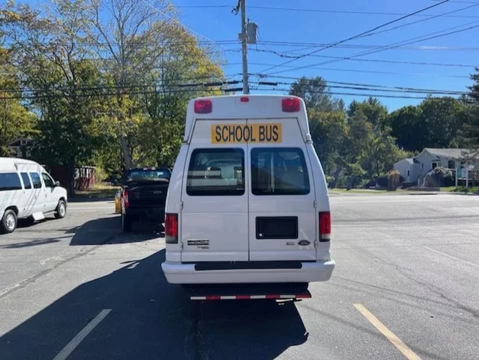 2014 Ford E250 ADA Passenger Van - Image 5