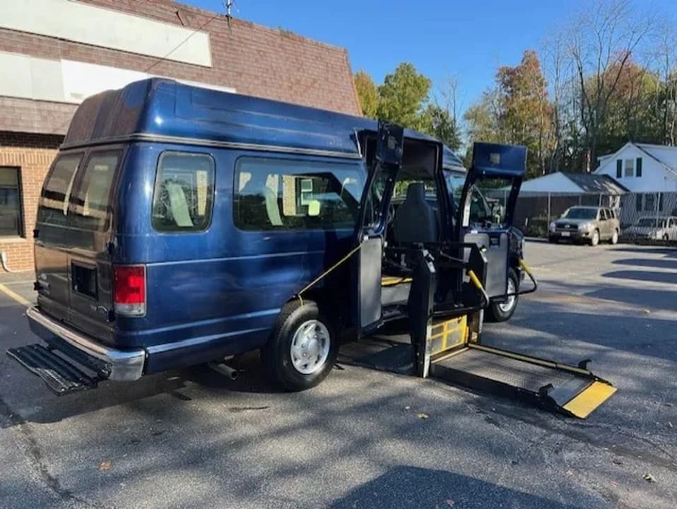 2011 Ford E250 ADA Passenger Van - Image 7