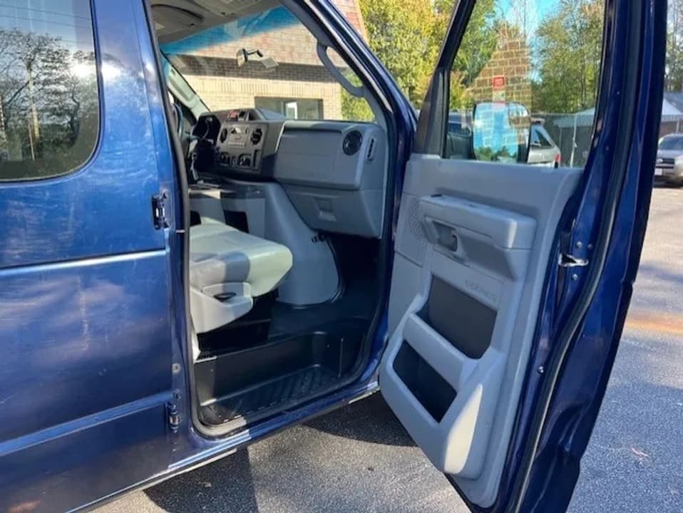 2011 Ford E250 ADA Passenger Van - Image 10