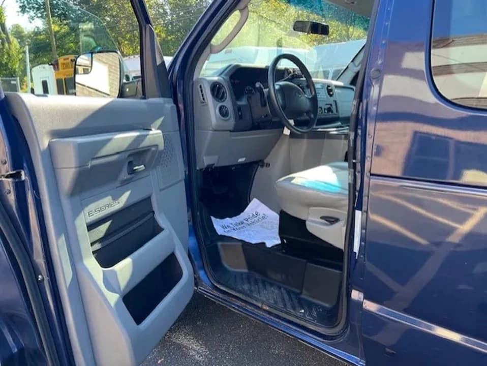 2011 Ford E250 ADA Passenger Van - Image 11