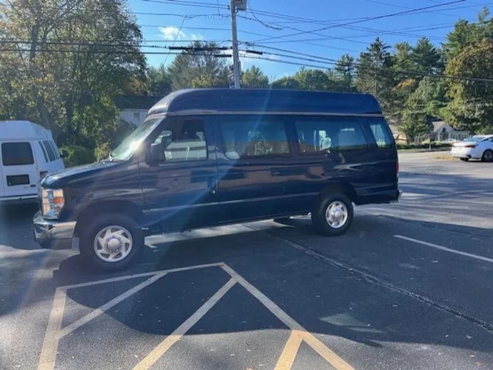 2011 Ford E250 ADA Passenger Van - Image 2