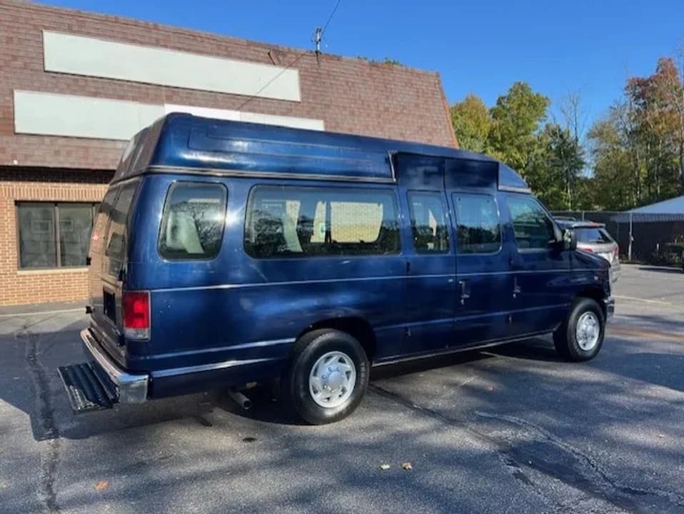 2011 Ford E250 ADA Passenger Van - Image 3