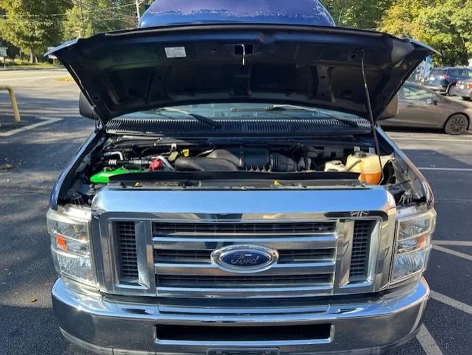 2011 Ford E250 ADA Passenger Van - Image 4