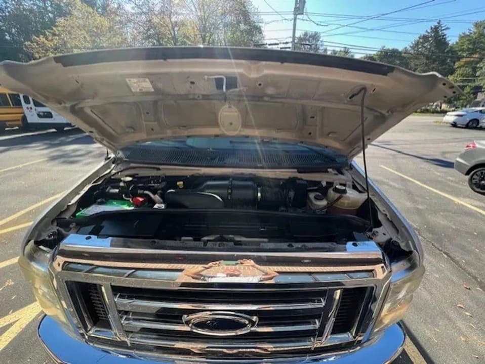 2008 FORD E350 SUPER DUTY 12 PASSENGER - Image 9