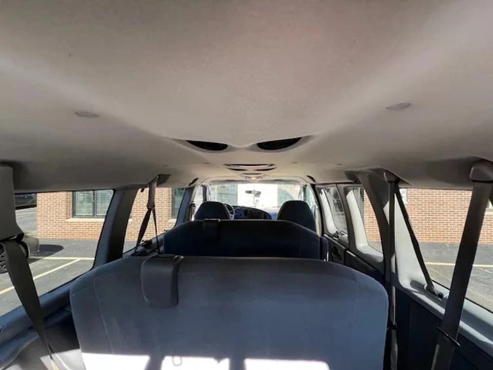 2008 FORD E350 SUPER DUTY 12 PASSENGER - Image 10