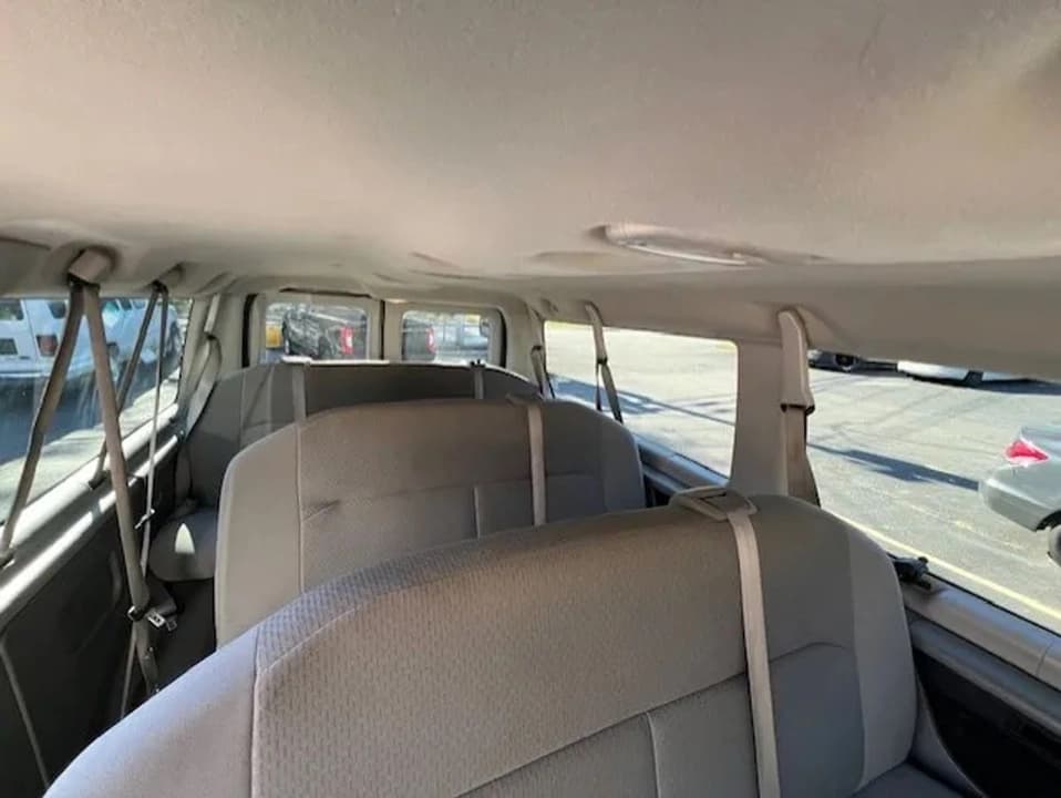 2008 FORD E350 SUPER DUTY 12 PASSENGER - Image 11
