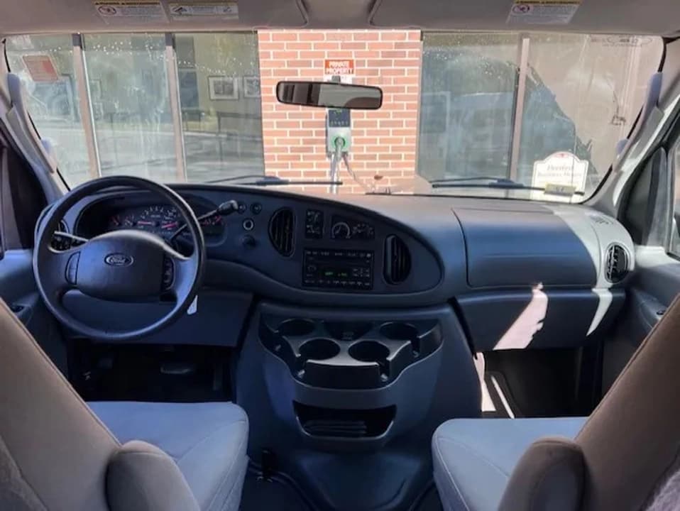 2008 FORD E350 SUPER DUTY 12 PASSENGER - Image 12