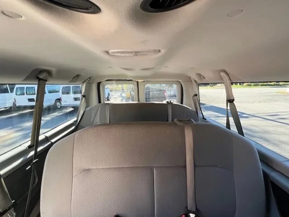 2008 FORD E350 SUPER DUTY 12 PASSENGER - Image 13