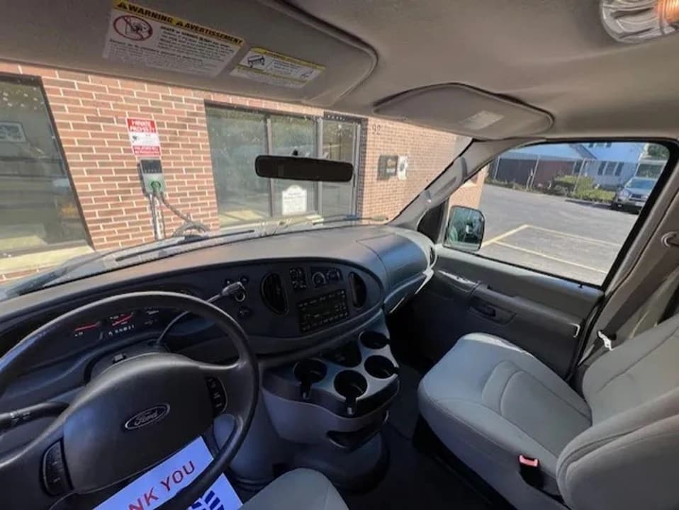 2008 FORD E350 SUPER DUTY 12 PASSENGER - Image 14