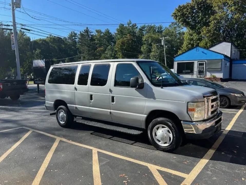 2008 FORD E350 SUPER DUTY 12 PASSENGER - Image 2