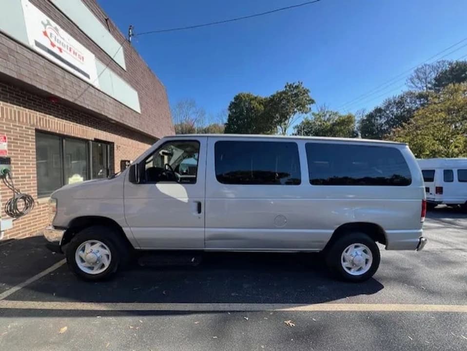 2008 FORD E350 SUPER DUTY 12 PASSENGER - Image 3