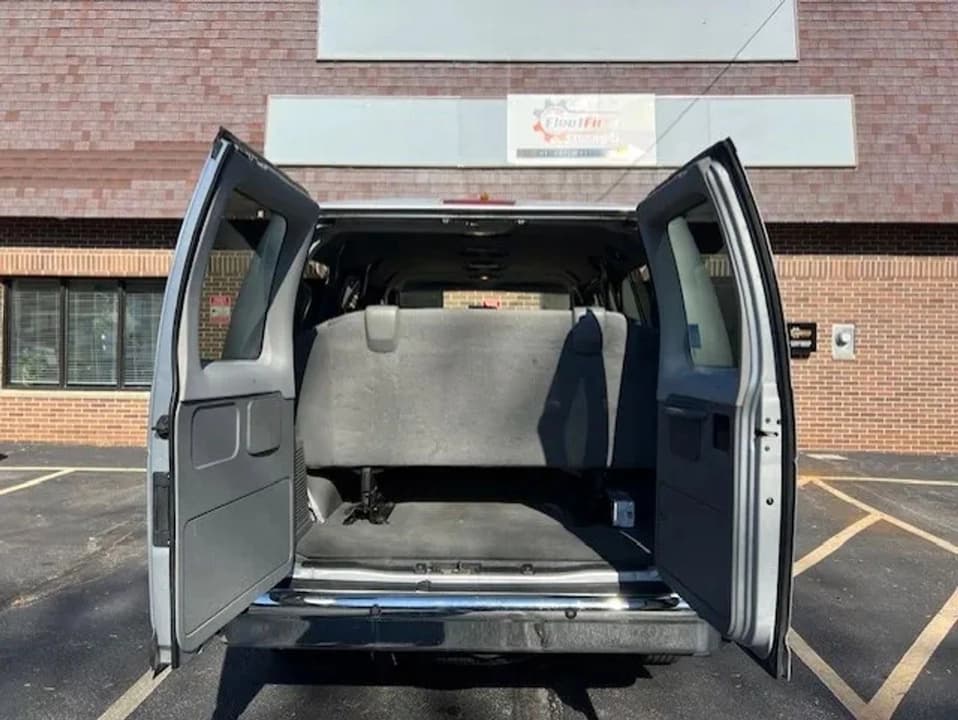 2008 FORD E350 SUPER DUTY 12 PASSENGER - Image 6