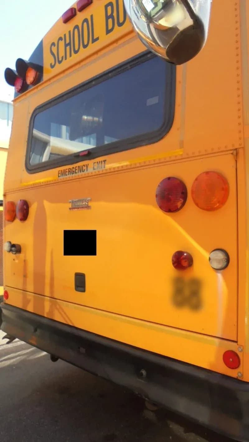 2009 Thomas Flat Nose School Bus - Image 2
