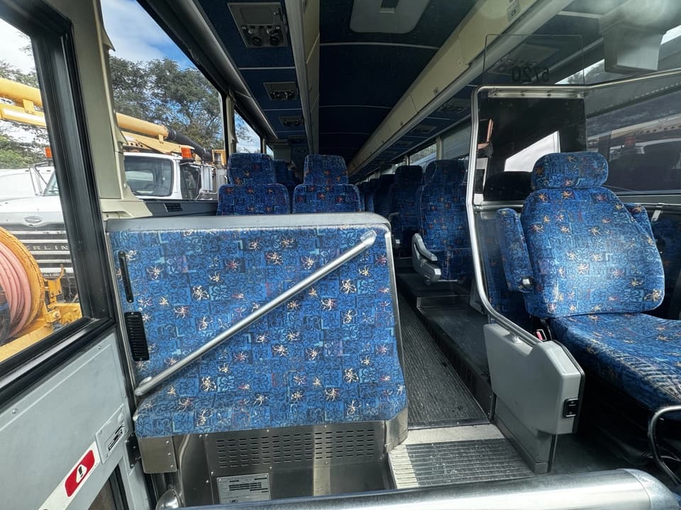 2004 MCI D45 Coach Bus - Image 4