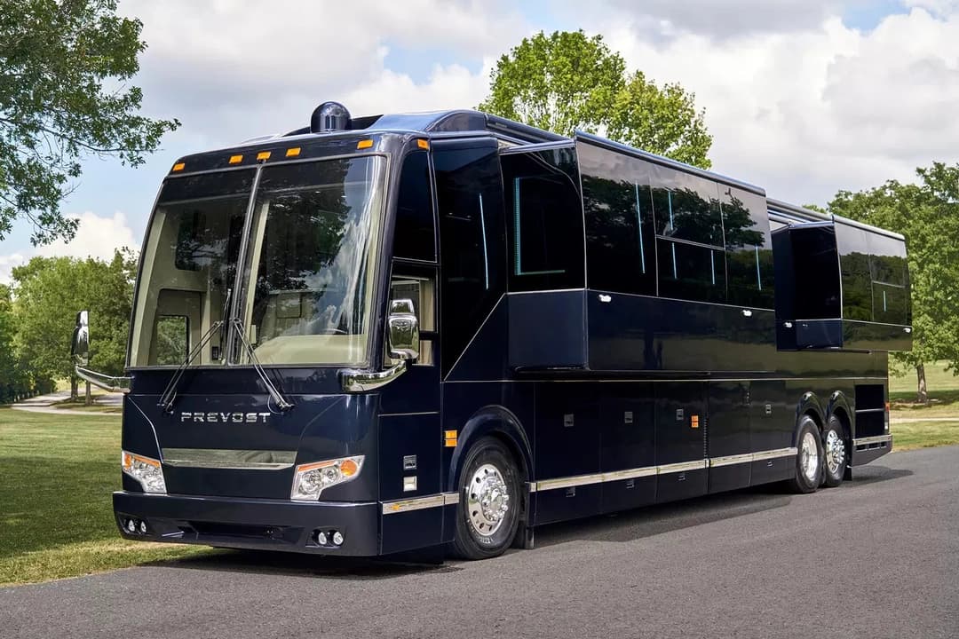 2020 Prevost H3-45 Motorcoach - Image 1