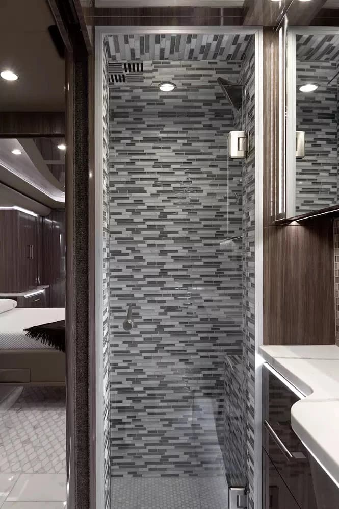 2020 Prevost H3-45 Motorcoach - Image 12