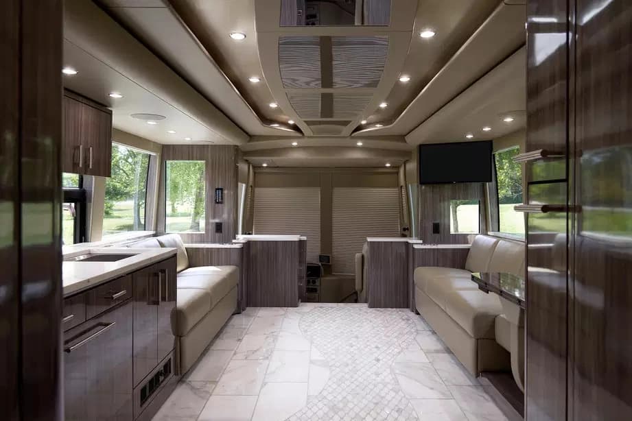 2020 Prevost H3-45 Motorcoach - Image 3