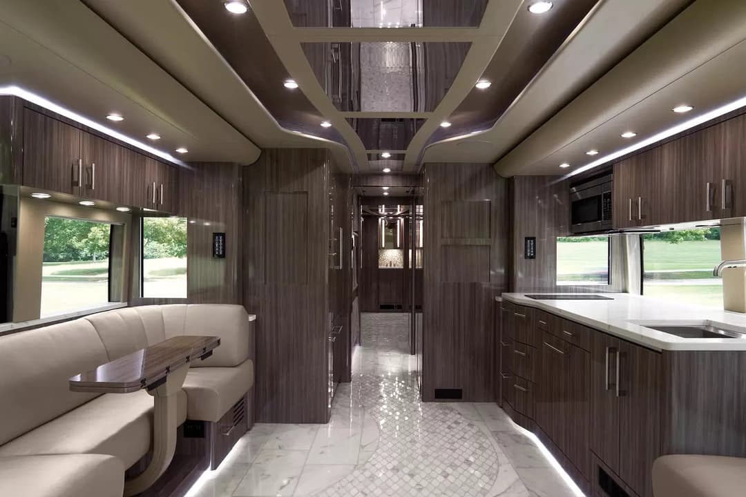 2020 Prevost H3-45 Motorcoach - Image 5