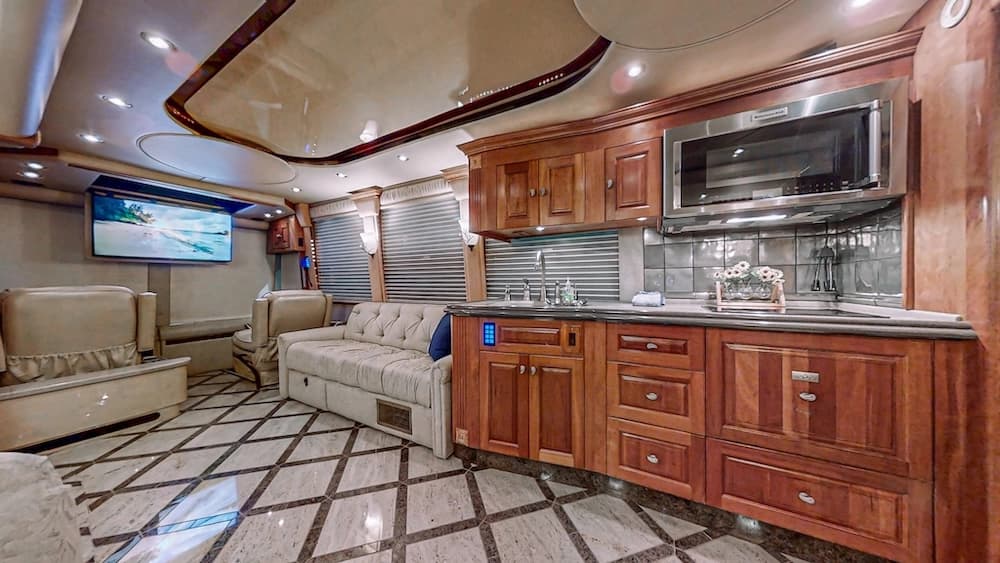 2006 Prevost Royale XLII Motorcoach - Image 9