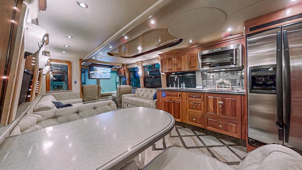 2006 Prevost Royale XLII Motorcoach - Image 11