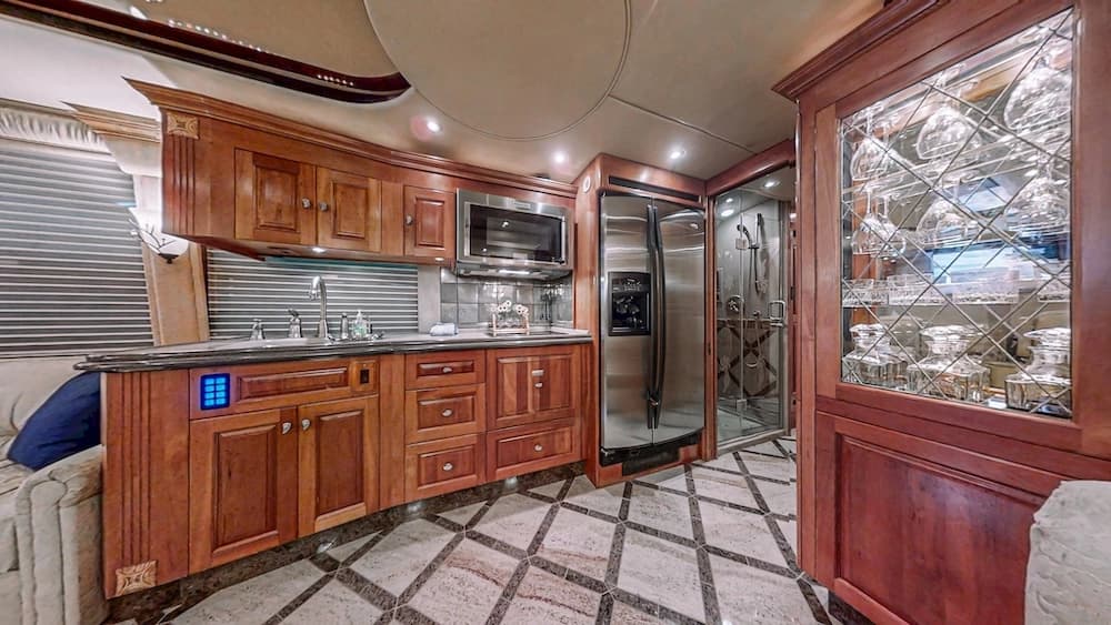 2006 Prevost Royale XLII Motorcoach - Image 12