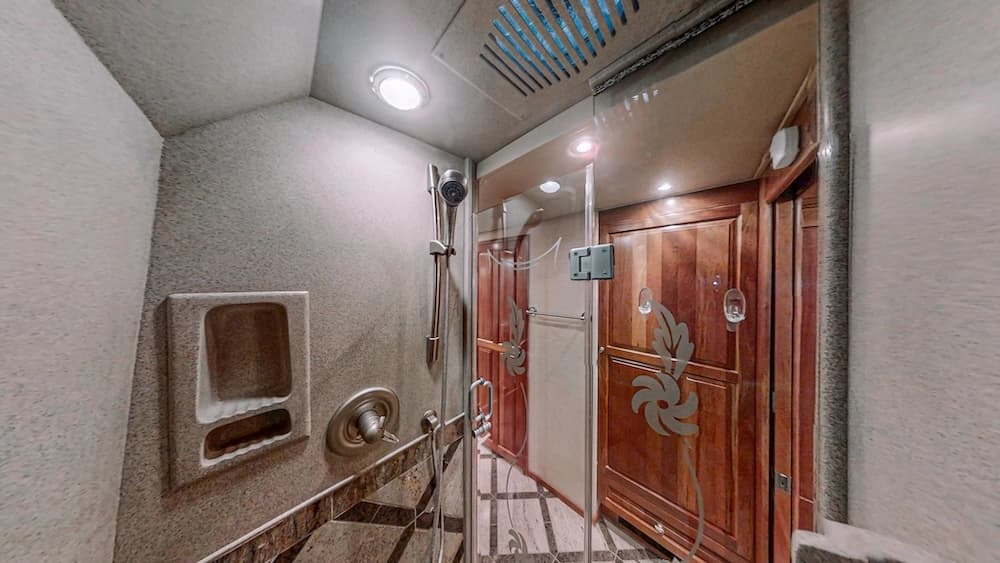 2006 Prevost Royale XLII Motorcoach - Image 15