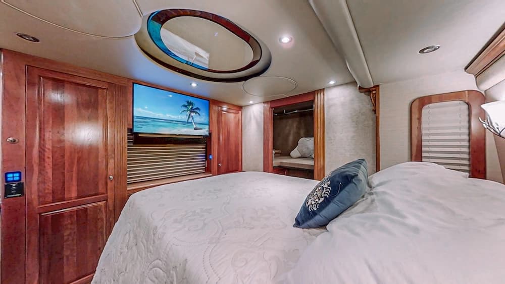 2006 Prevost Royale XLII Motorcoach - Image 29