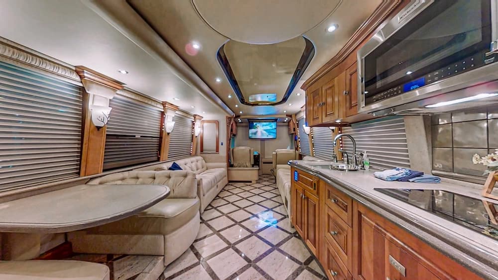 2006 Prevost Royale XLII Motorcoach - Image 35