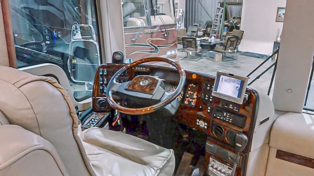 2006 Prevost Royale XLII Motorcoach - Image 36