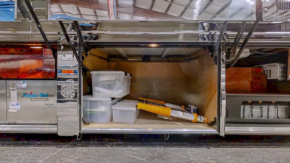 2006 Prevost Royale XLII Motorcoach - Image 42