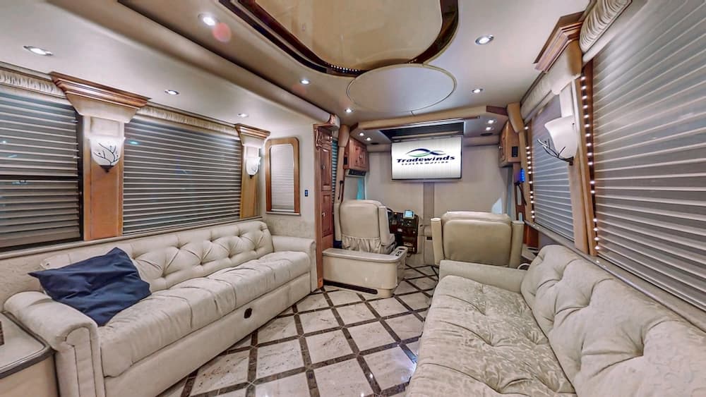 2006 Prevost Royale XLII Motorcoach - Image 4