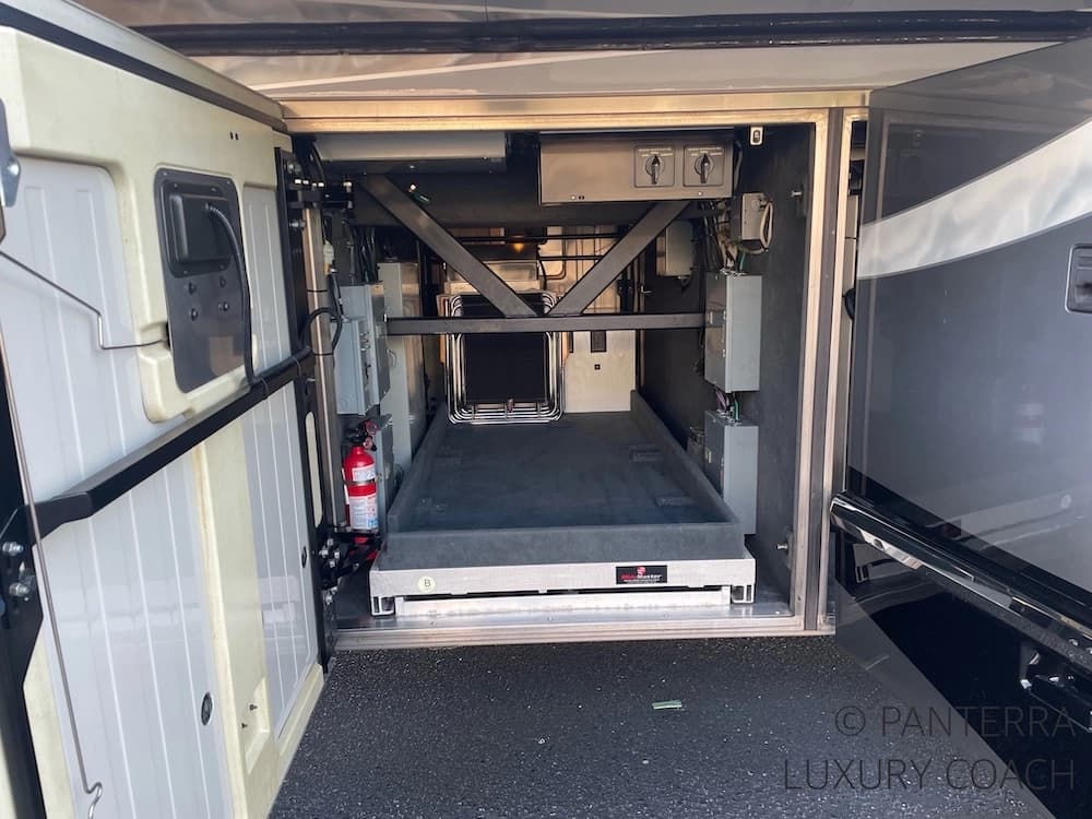 2006 Prevost Marathon H3-45 Motorcoach - Image 11