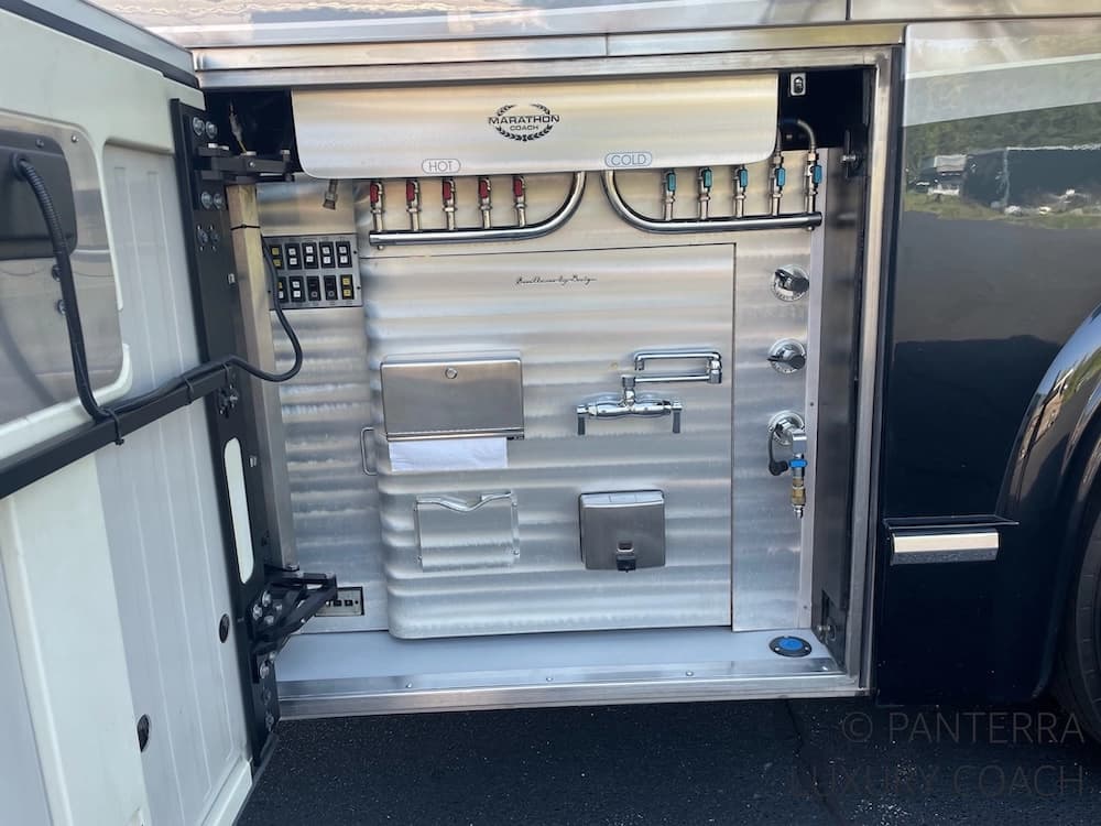 2006 Prevost Marathon H3-45 Motorcoach - Image 14