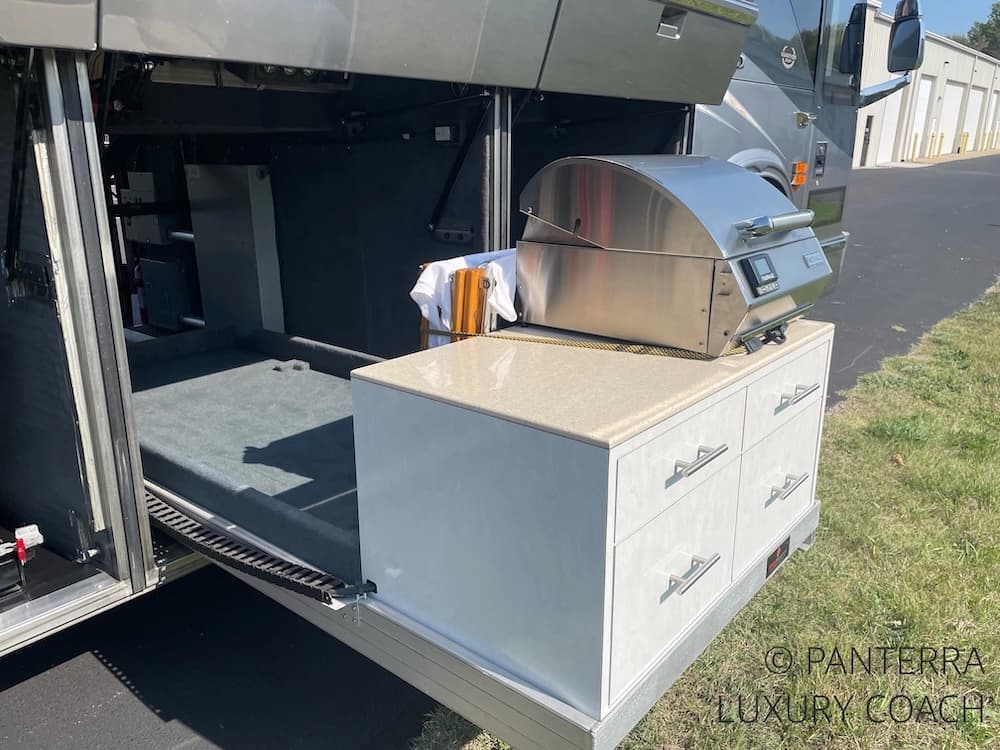 2006 Prevost Marathon H3-45 Motorcoach - Image 17