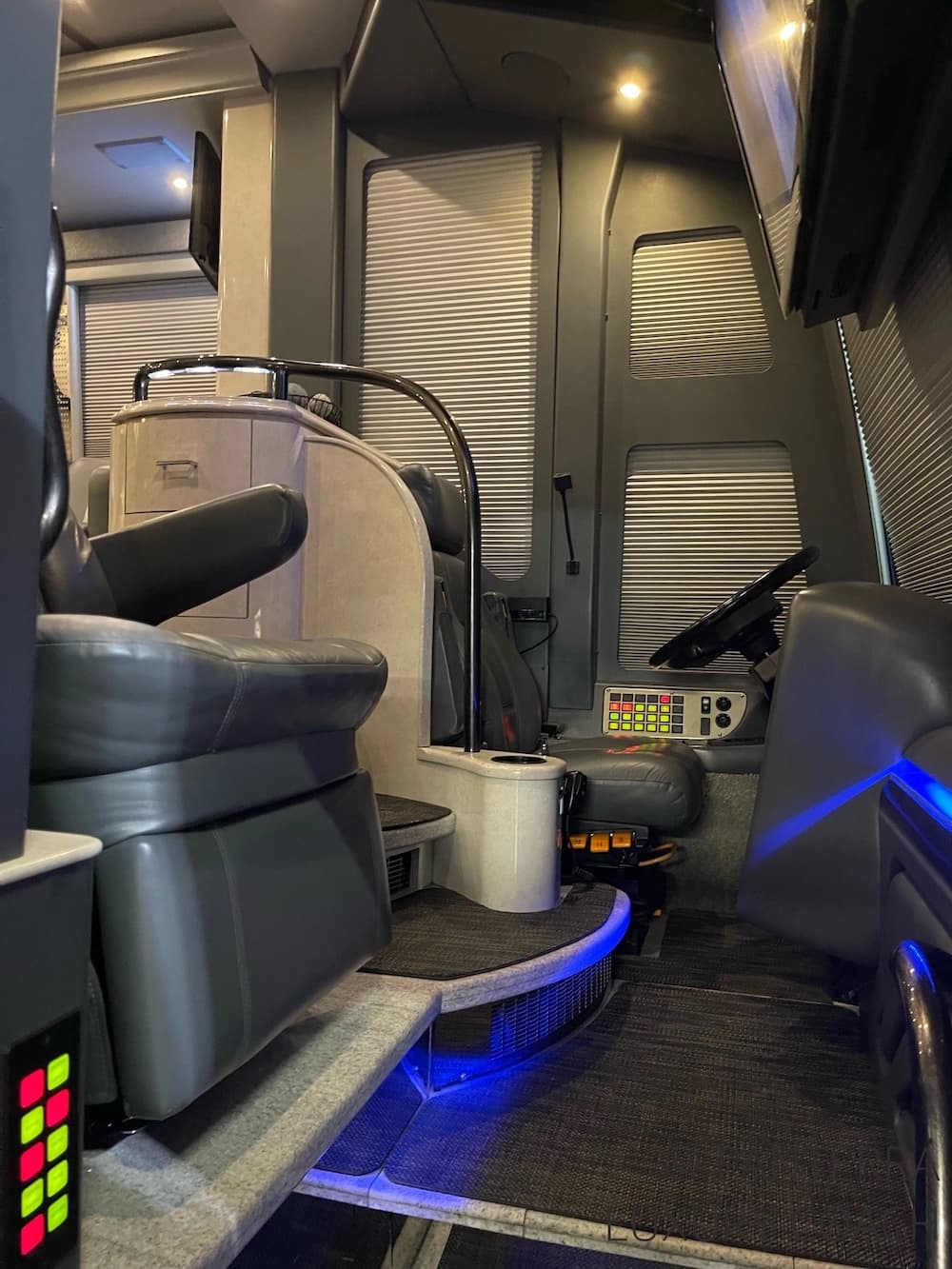 2006 Prevost Marathon H3-45 Motorcoach - Image 22