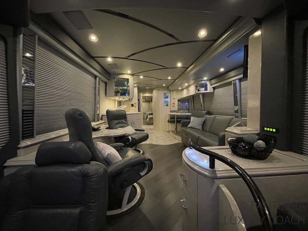 2006 Prevost Marathon H3-45 Motorcoach - Image 26