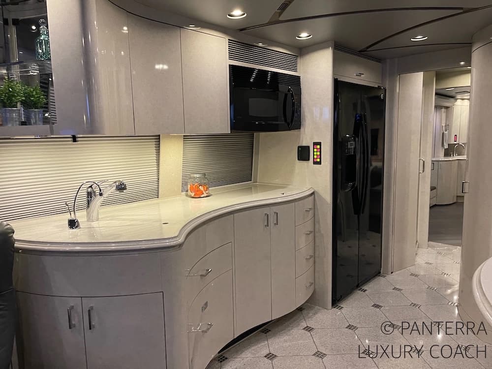 2006 Prevost Marathon H3-45 Motorcoach - Image 33