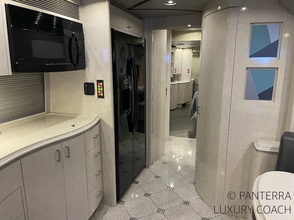 2006 Prevost Marathon H3-45 Motorcoach - Image 35