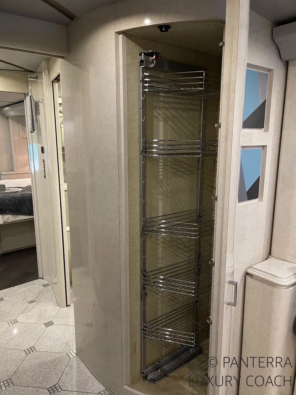 2006 Prevost Marathon H3-45 Motorcoach - Image 37