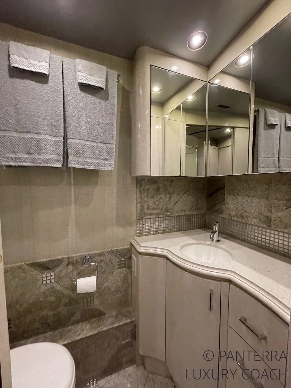 2006 Prevost Marathon H3-45 Motorcoach - Image 45