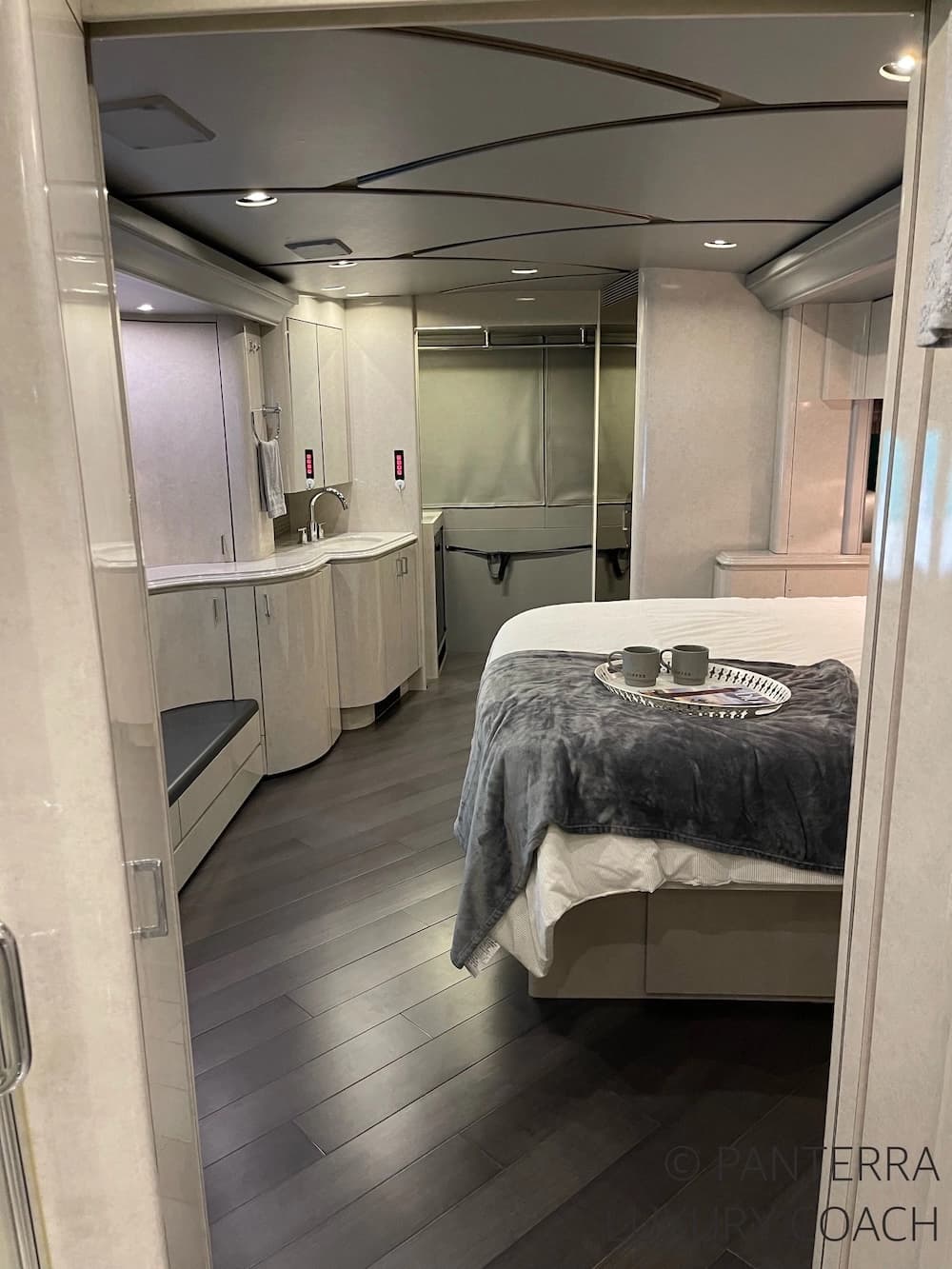 2006 Prevost Marathon H3-45 Motorcoach - Image 49