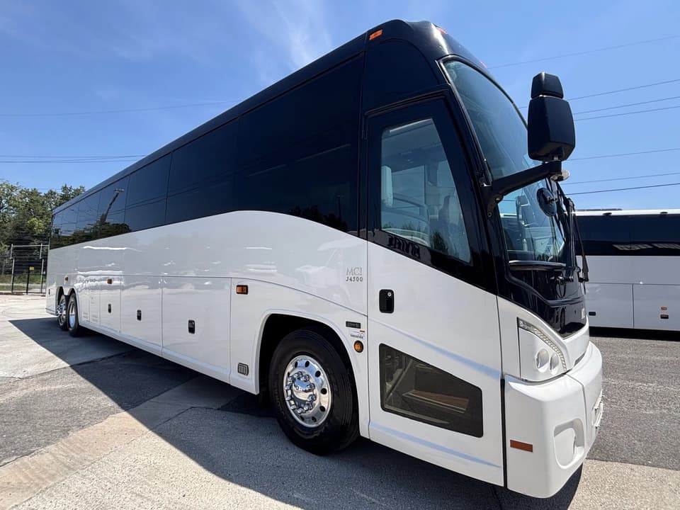 2016 MCI J4500 bus