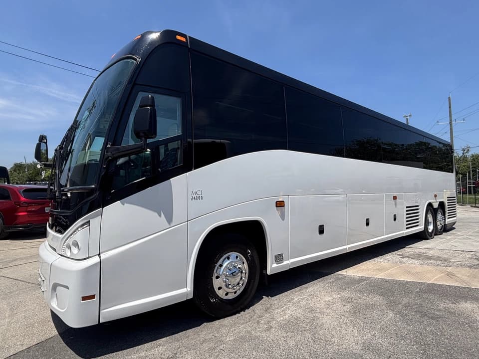 2016 MCI J4500 Coach Bus - Image 12