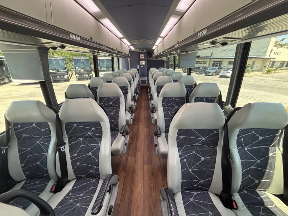 2016 MCI J4500 Coach Bus - Image 5