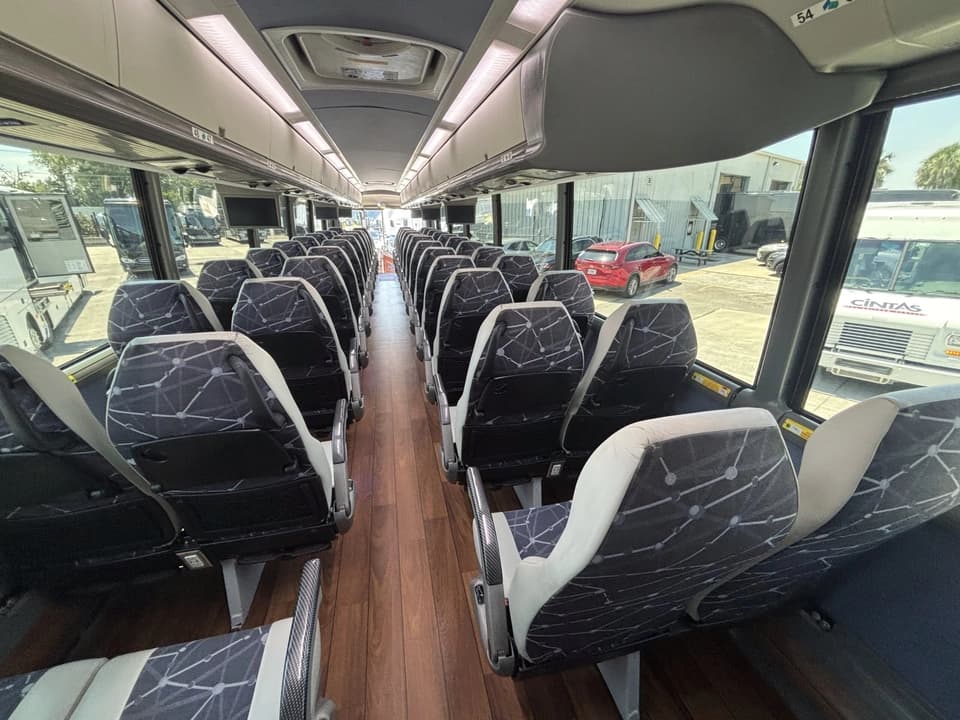 2016 MCI J4500 Coach Bus - Image 6