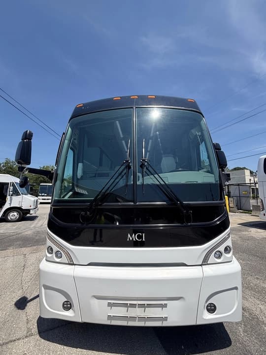 2016 MCI J4500 Coach Bus - Image 8