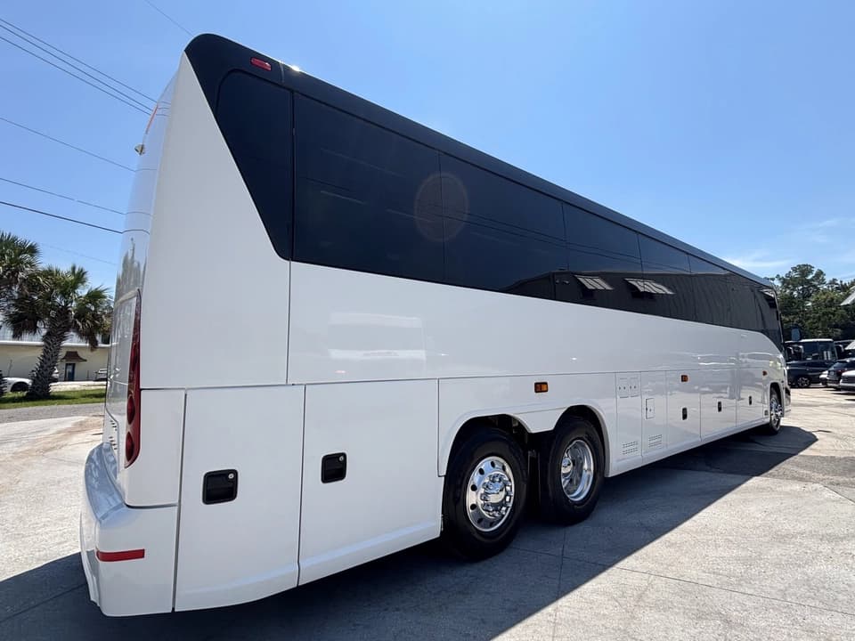 2016 MCI J4500 Coach Bus - Image 9